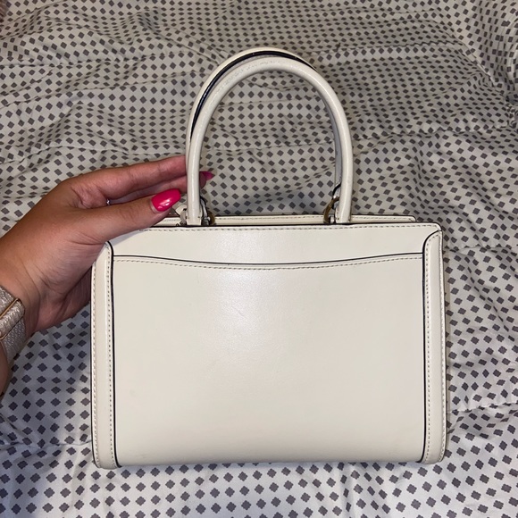 Cream coach bag with shoulder strap included - Picture 5 of 8